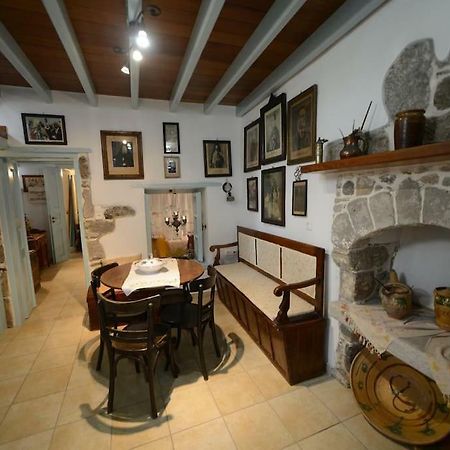 Old Traditional House Mandrákion エクステリア 写真