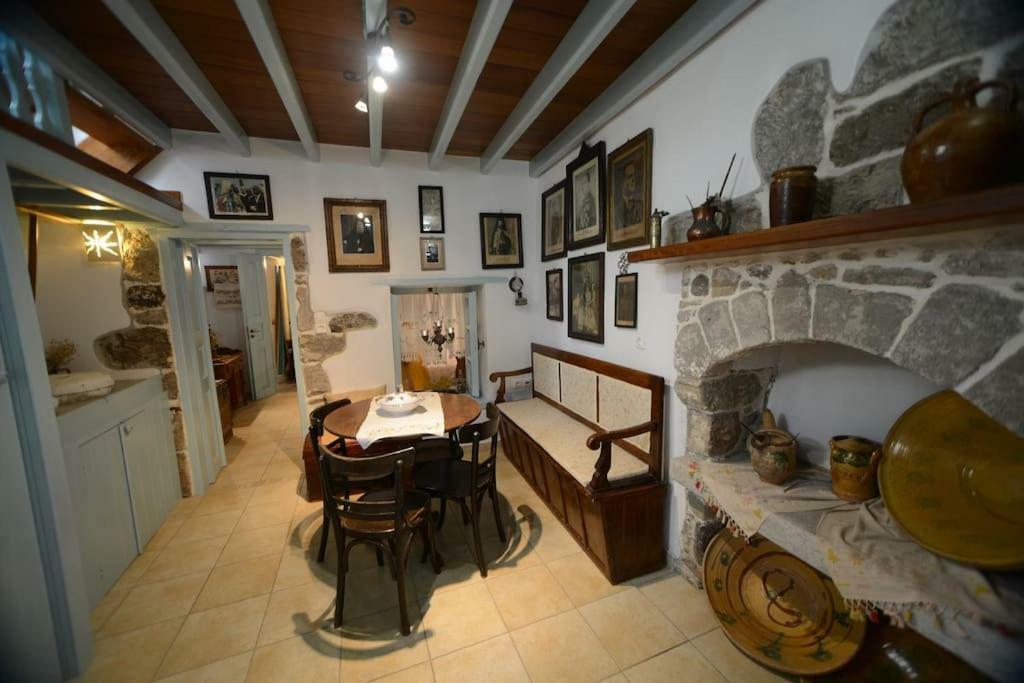 Old Traditional House Mandrákion エクステリア 写真